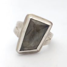 Load image into Gallery viewer, Labradorite Trapezium Ring