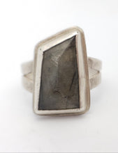 Load image into Gallery viewer, Labradorite Trapezium Ring