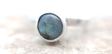 Load image into Gallery viewer, Labradorite Round Ring