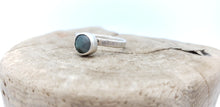 Load image into Gallery viewer, Labradorite Round Ring