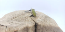 Load image into Gallery viewer, Peridot Helix Ring