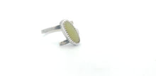 Load image into Gallery viewer, Peridot Helix Ring