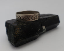 Load image into Gallery viewer, Southwestern Print Silver Band - Ring
