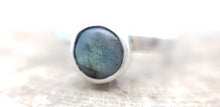 Load image into Gallery viewer, Labradorite Round Ring
