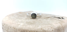 Load image into Gallery viewer, Labradorite Round Ring
