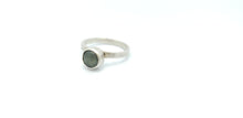 Load image into Gallery viewer, Labradorite Round Ring
