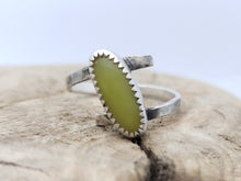 Load image into Gallery viewer, Peridot Helix Ring
