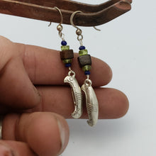 Load image into Gallery viewer, Peredot Canoe Earrings
